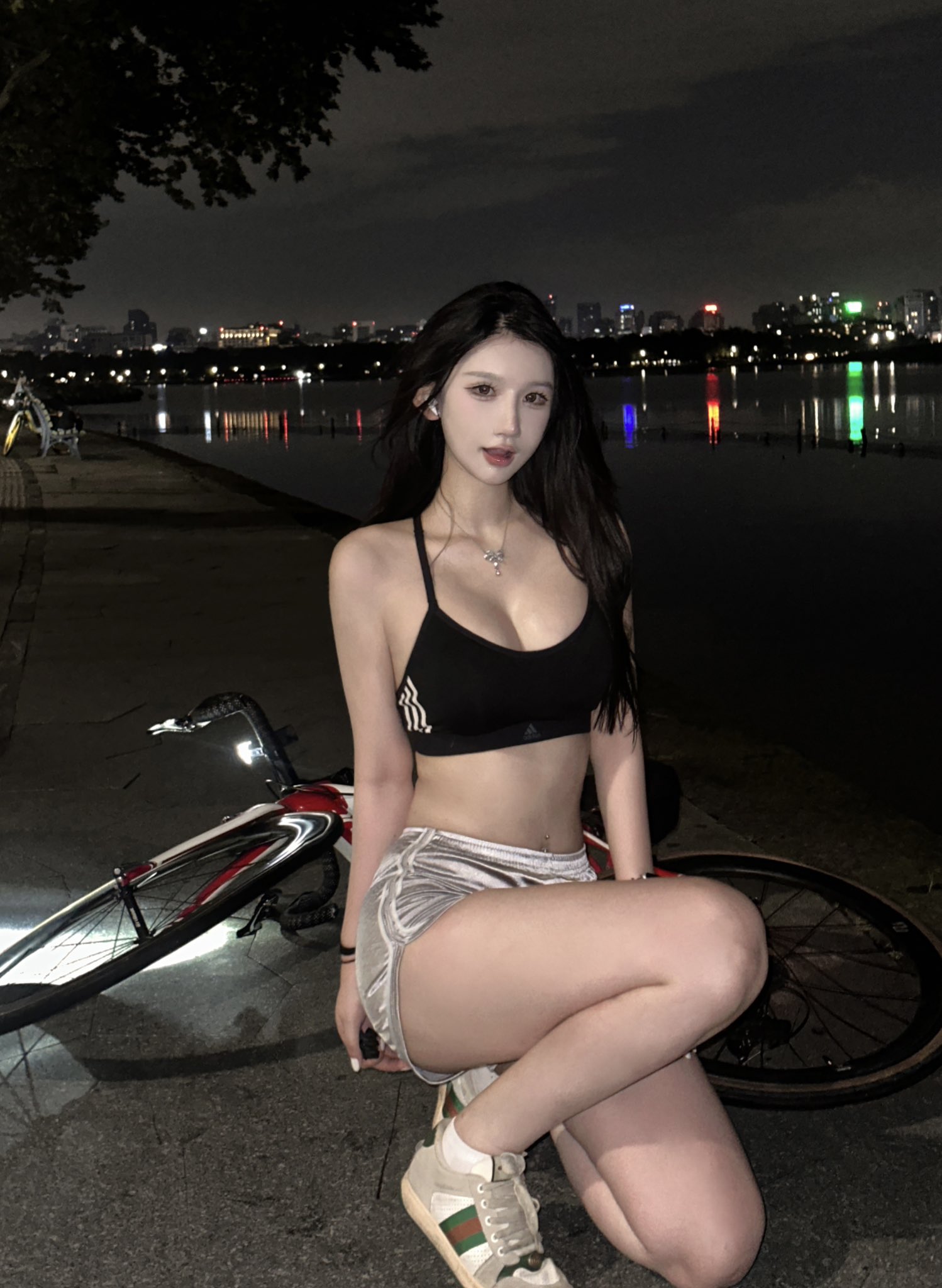 ĐƯỜNG CONG QUYẾN RŨ CỦA DENGSLIN 21 1012 17